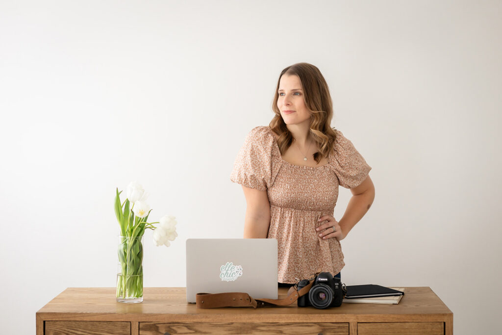 Polished modern branding photo of female entrepreneur taken by Kitchener-Waterloo photographer, Portraits by Kendra.