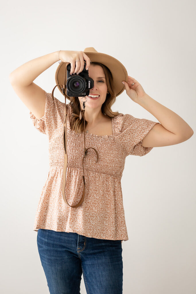 Polished modern branding photo of female entrepreneur taken by Kitchener-Waterloo photographer, Portraits by Kendra.