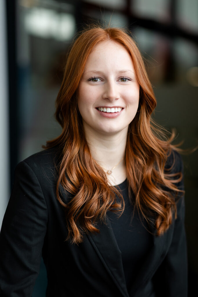 Polished modern headshot of female entrepreneur taken by Kitchener-Waterloo photographer, Portraits by Kendra.