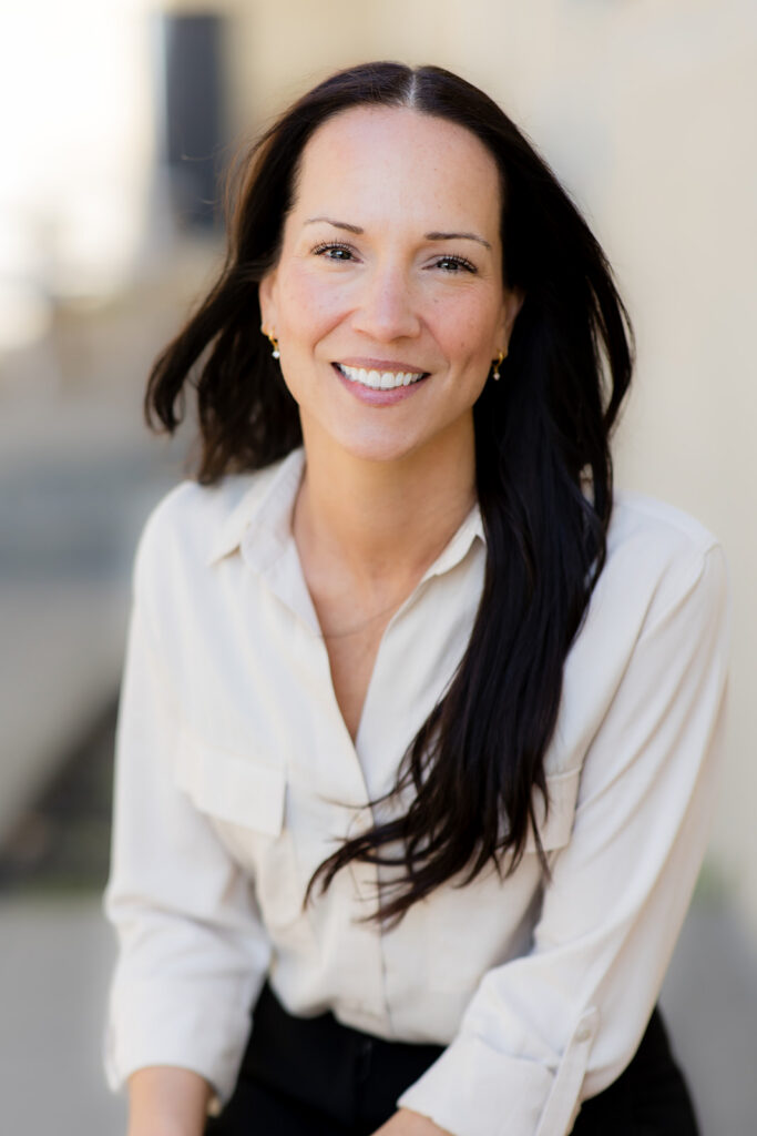 Polished modern headshot of female entrepreneur taken by Kitchener-Waterloo photographer, Portraits by Kendra.
