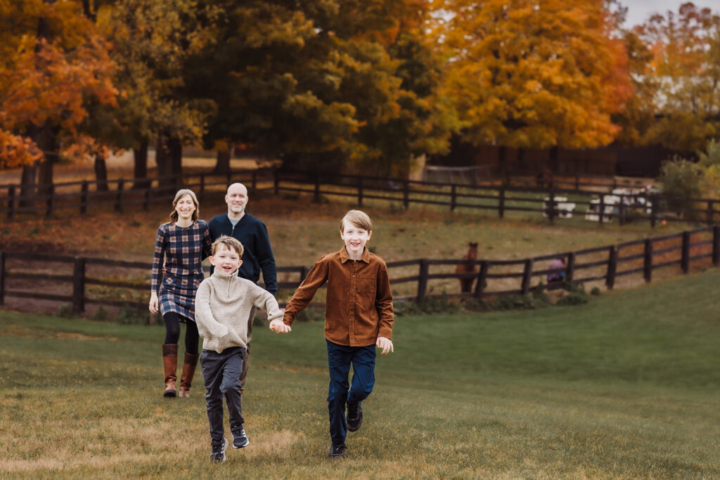 Candid holiday family photos at Chickadee Tree Farm in Cambridge, Ontario.